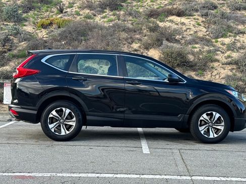 Used 2017 Honda CR-V LX image 6