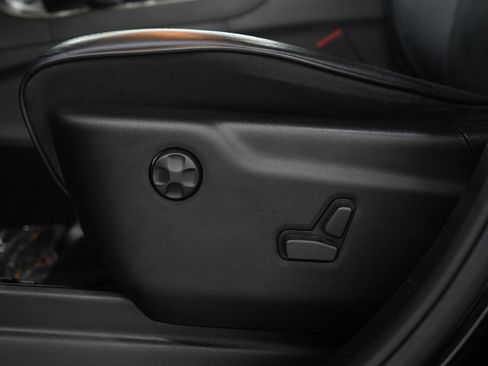 Used 2019 Jeep Grand Cherokee High Altitude AWD/4WD image 29