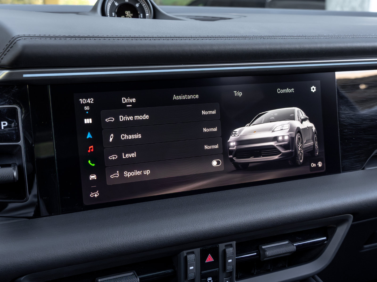 Certified 2025 Porsche Macan 4 Electric AWD/4WD image 34