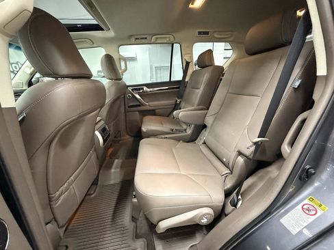 Used 2017 Lexus GX 460 Luxury w/ Preferred Accessory Package AWD/4WD image 13