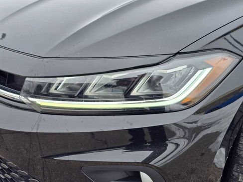 Used 2025 Volkswagen Jetta SE image 5