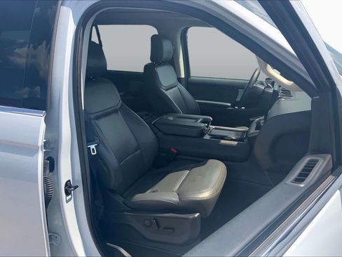 Used 2025 Ford Expedition Active AWD/4WD image 9