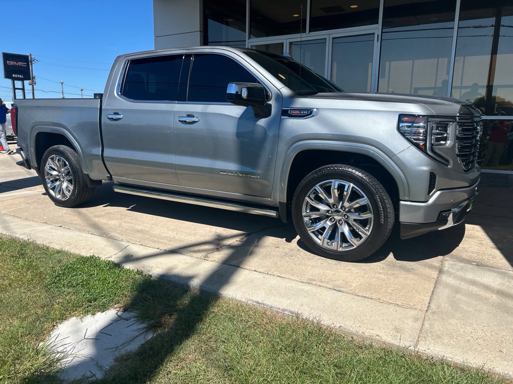 Used 2025 GMC Sierra 1500 Denali w/ Denali Reserve Package AWD/4WD image 2