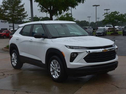New 2026 Chevrolet TrailBlazer LS w/ LS Confidence Package FWD image 3