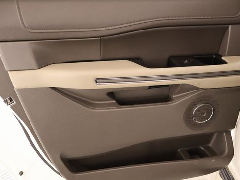 Used 2021 Ford Expedition Max XLT image 19