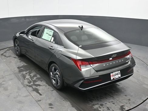 New 2026 Hyundai Elantra Limited FWD image 43