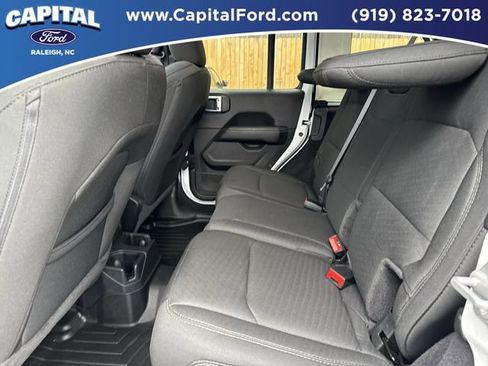 Used 2022 Jeep Wrangler Unlimited Sahara image 16