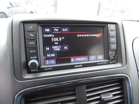 Used 2019 Dodge Grand Caravan SE w/ UConnect Hands-Free Group image 15