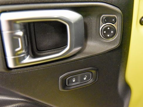 Used 2024 Jeep Wrangler Unlimited w/ Convenience Group image 15