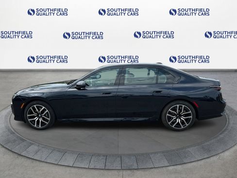 Used 2023 BMW 760i xDrive w/ Luxury Rear Seating Package AWD/4WD image 3