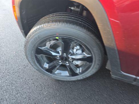 New 2025 Jeep Grand Cherokee Altitude image 32