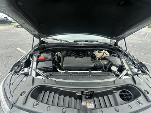 Used 2024 Chevrolet Suburban Premier image 17