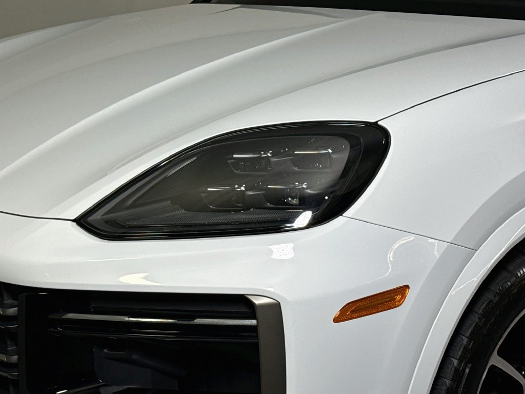 Certified 2025 Porsche Cayenne Turbo AWD/4WD image 27