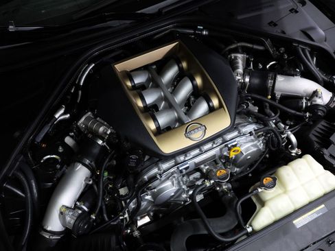 Used 2021 Nissan GT-R Premium AWD/4WD image 49