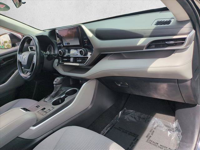 Used 2024 Toyota Highlander LE FWD image 20