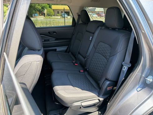 Used 2024 Nissan Pathfinder SV FWD image 19