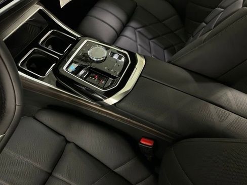 Certified 2024 BMW i7 xDrive60 AWD/4WD image 20