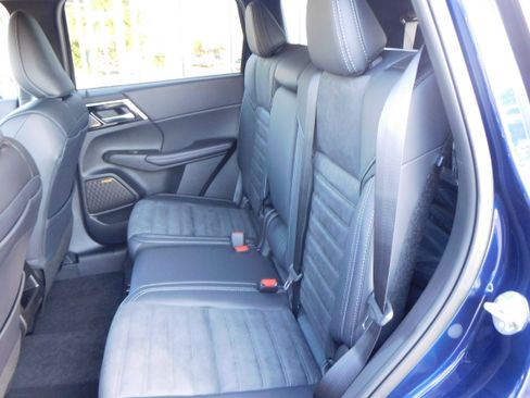 New 2025 Mitsubishi Outlander SE image 30