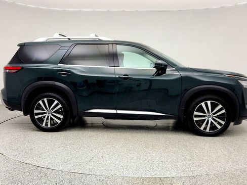Used 2023 Nissan Pathfinder Platinum w/ Black Appearance Package image 4