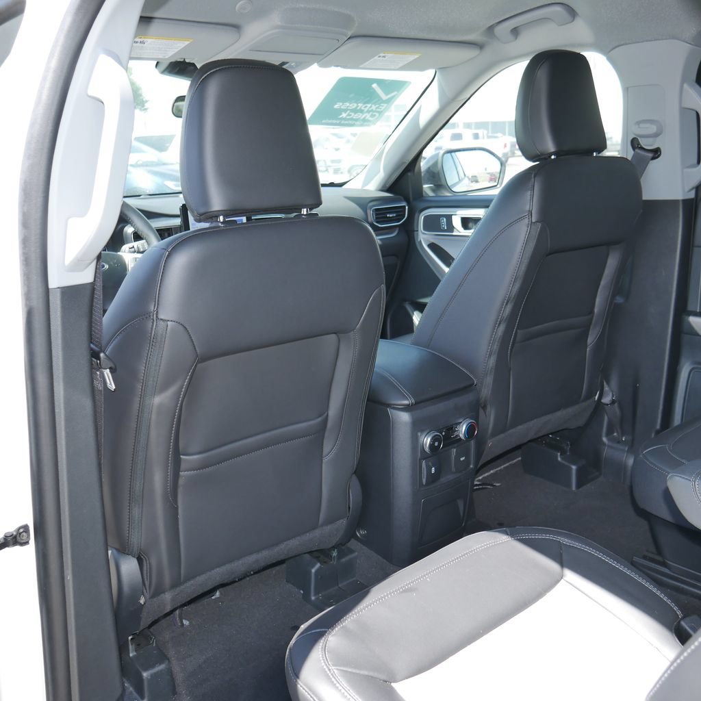 Used 2024 Ford Explorer XLT w/ Equipment Group 202A AWD/4WD image 23