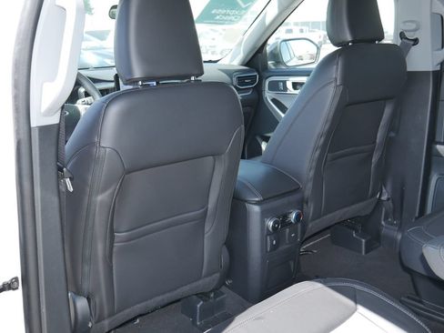 Used 2024 Ford Explorer XLT w/ Equipment Group 202A AWD/4WD image 23