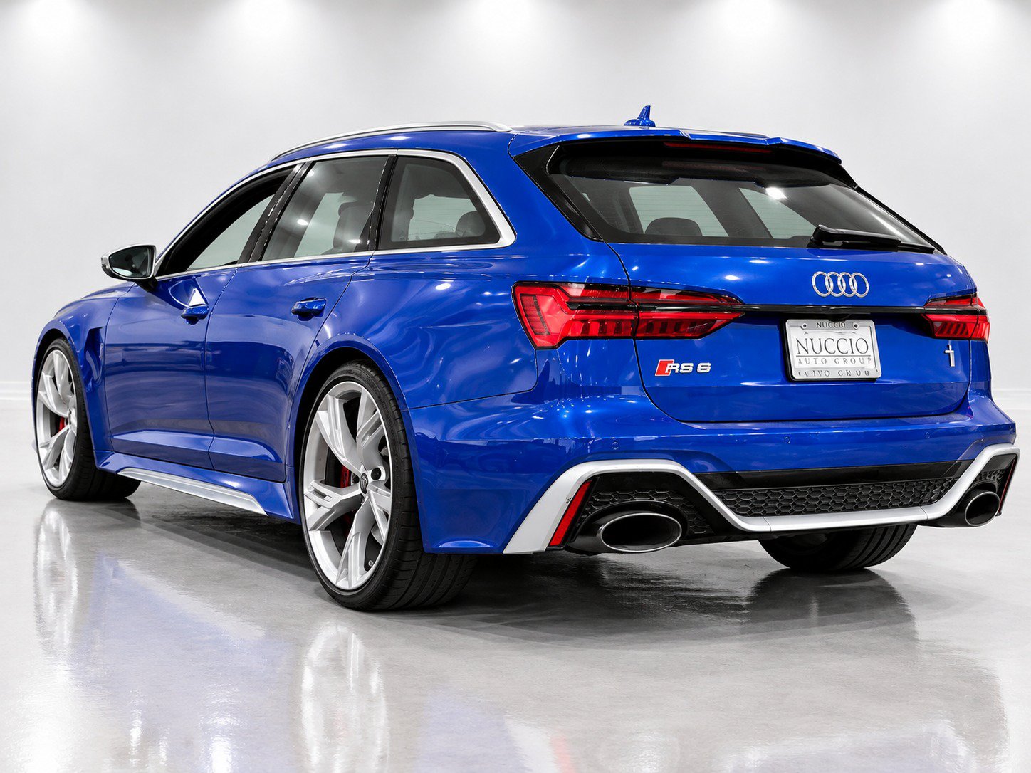 Used 2023 Audi RS 6 AWD/4WD image 7