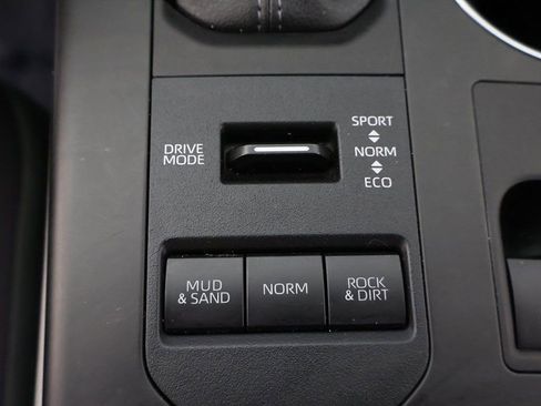 Used 2024 Toyota Highlander LE AWD/4WD image 51