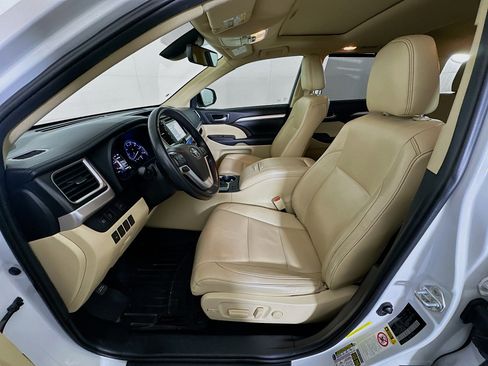 Used 2019 Toyota Highlander XLE image 13