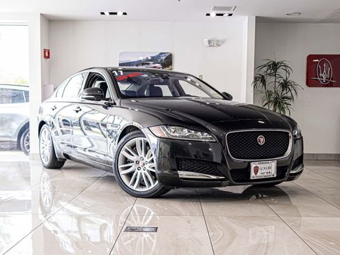 Used 2017 Jaguar XF Prestige AWD/4WD image 5