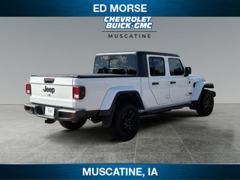 Used 2021 Jeep Gladiator Sport AWD/4WD image 5