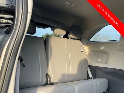 Used 2022 Toyota Sienna XLE image 14