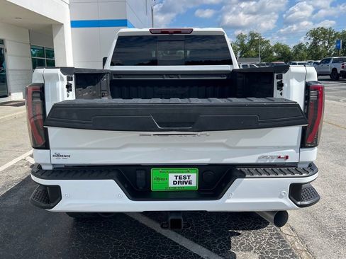 Used 2024 GMC Sierra 2500 AT4 w/ AT4 Preferred Package AWD/4WD image 8