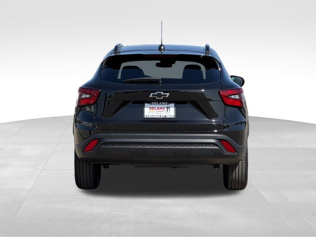 New 2026 Chevrolet Trax LT w/ Midnight Edition FWD image 4