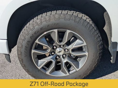 Used 2024 Chevrolet Silverado 1500 RST w/ Z71 Off-Road Package AWD/4WD image 11