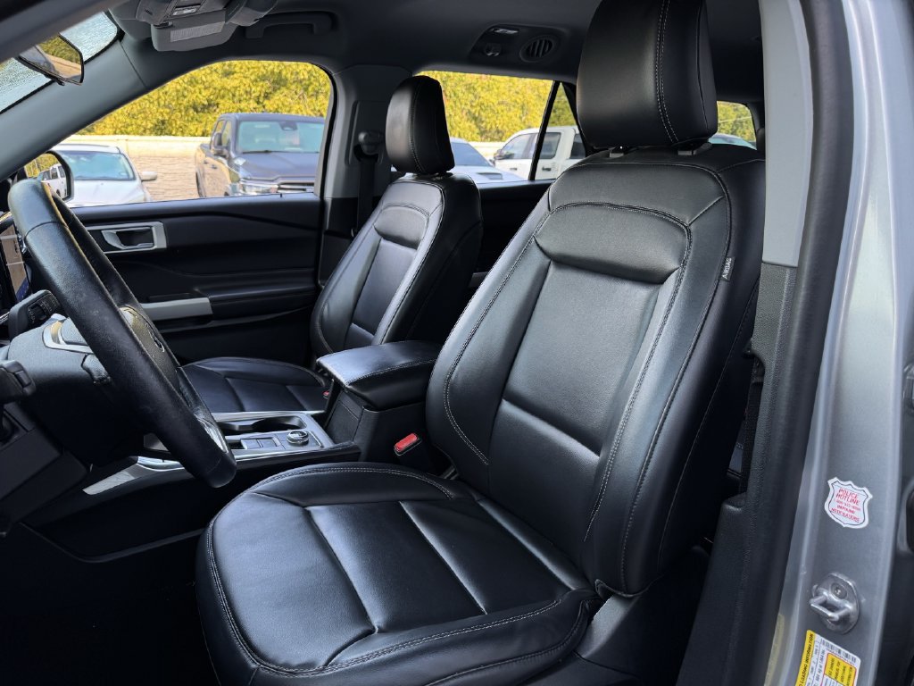 Used 2023 Ford Explorer XLT w/ Equipment Group 202A AWD/4WD image 22