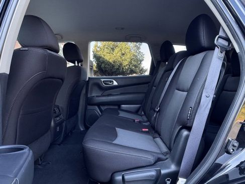 Used 2018 Nissan Pathfinder SV image 21