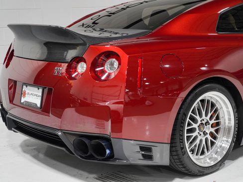 Used 2016 Nissan GT-R Premium AWD/4WD image 21
