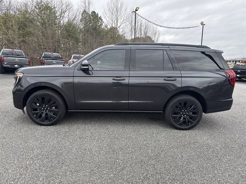 Used 2025 Ford Expedition Platinum w/ Stealth Appearance Package image 4