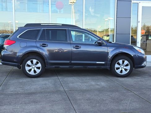 Used 2011 Subaru Outback 2.5i Limited w/ PWR Moonroof Pkg image 2