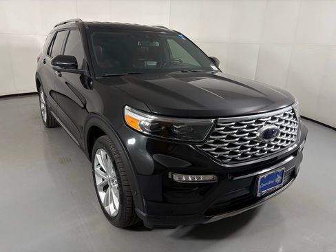 Used 2022 Ford Explorer Platinum w/ Premium Technology Package image 2