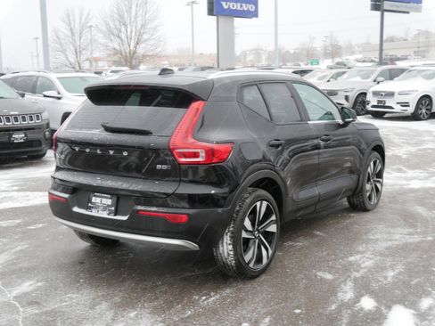 Used 2025 Volvo XC40 B5 Core image 7