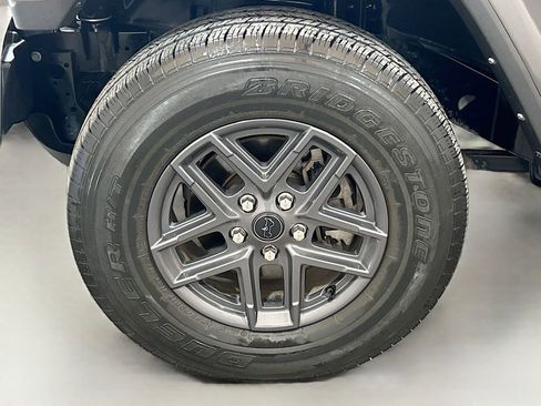 Used 2024 Jeep Gladiator Sport AWD/4WD image 27