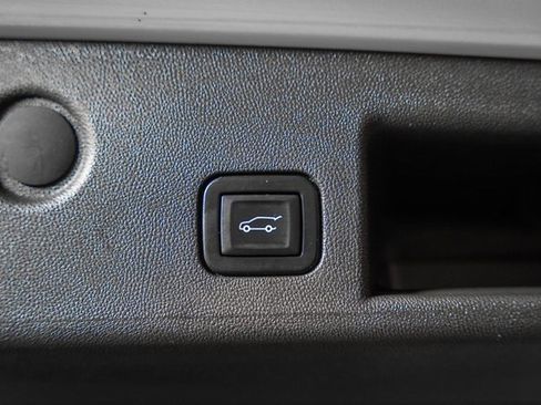 Used 2022 Chevrolet Equinox RS w/ LPO, Floor Liner Package image 11