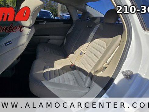 Used 2017 Ford Fusion SE image 31