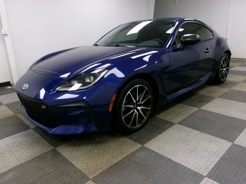 Used 2022 Toyota GR86 image 1