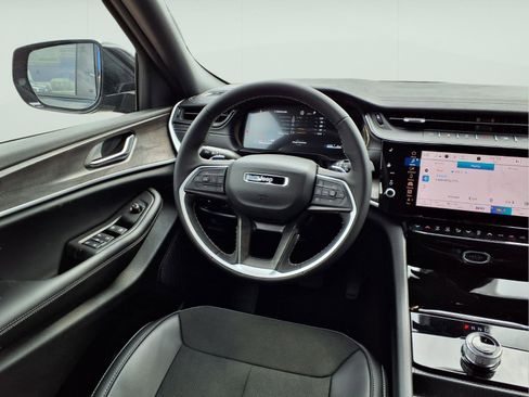 New 2026 Jeep Grand Cherokee Altitude image 11