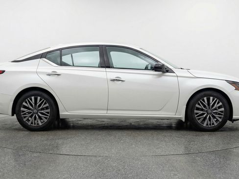 Used 2025 Nissan Altima 2.5 SV image 11