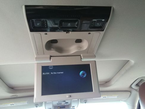 Used 2015 Cadillac Escalade Premium AWD/4WD image 16