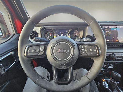 Used 2025 Jeep Wrangler Willys image 13