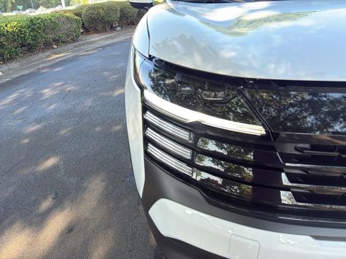 New 2025 Nissan Kicks SV image 10